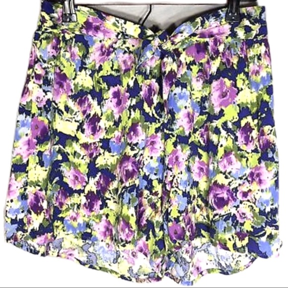 hip happening in the present Pants - 4/$25 sale Floral Print tie waist shorts rayon